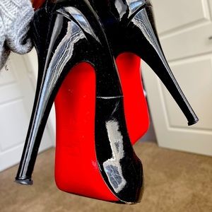 Christian Louboutin Patent Rolando Pumps 41 (US 9)